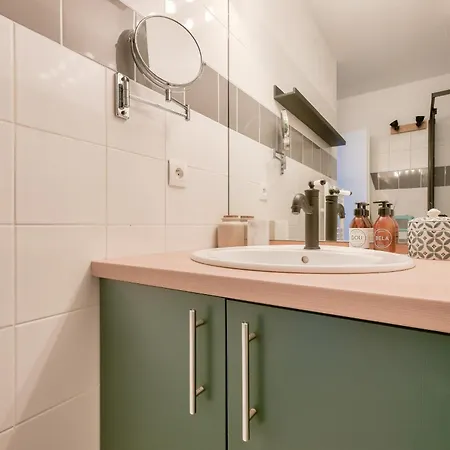 A 400 De La Plage Du Mauret Apartment *