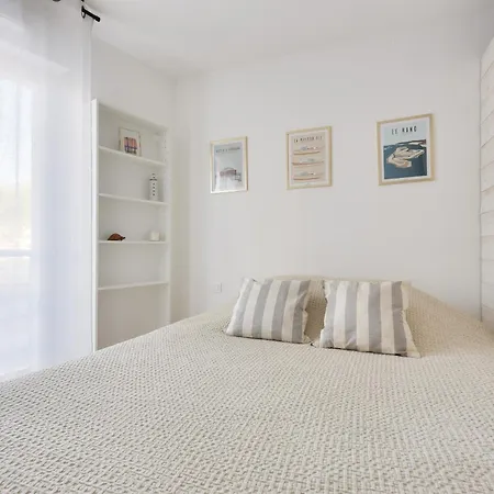 A 400 De La Plage Du Mauret Apartment *